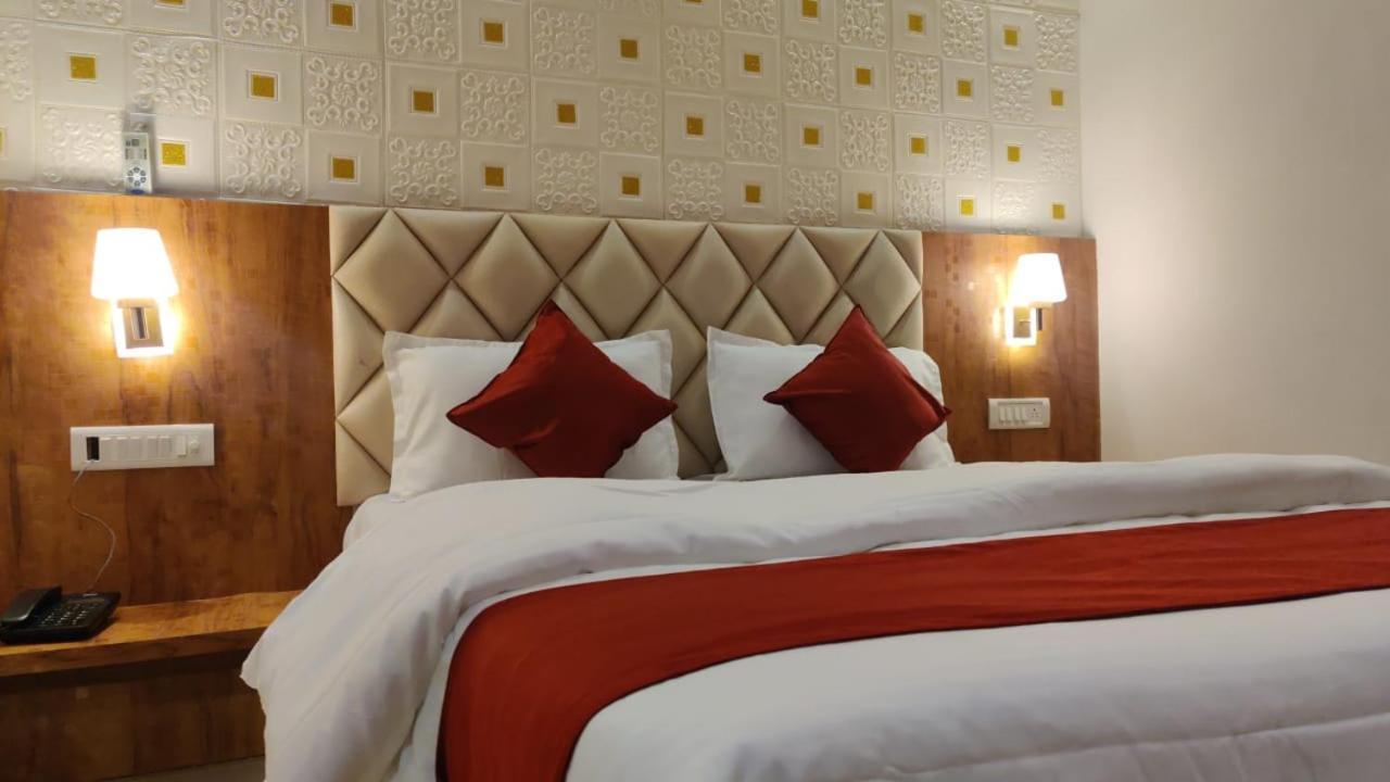 Hotel Relax Bhopal Exteriör bild
