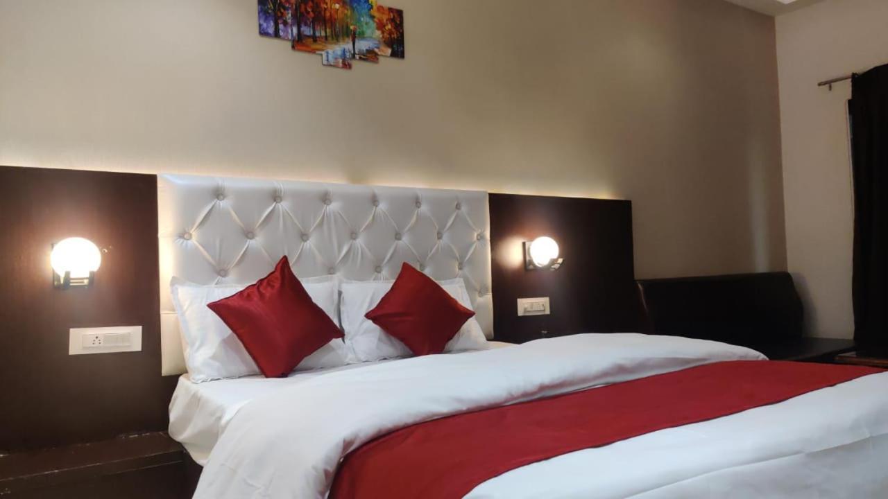 Hotel Relax Bhopal Exteriör bild